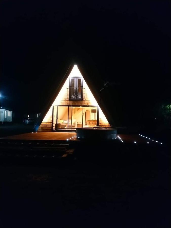 Widgeon Bespoke Cabin Is Lakeside With Private Fishing Peg, Hot Tub Situated At Tattershall Lakes Country Park Exterior foto