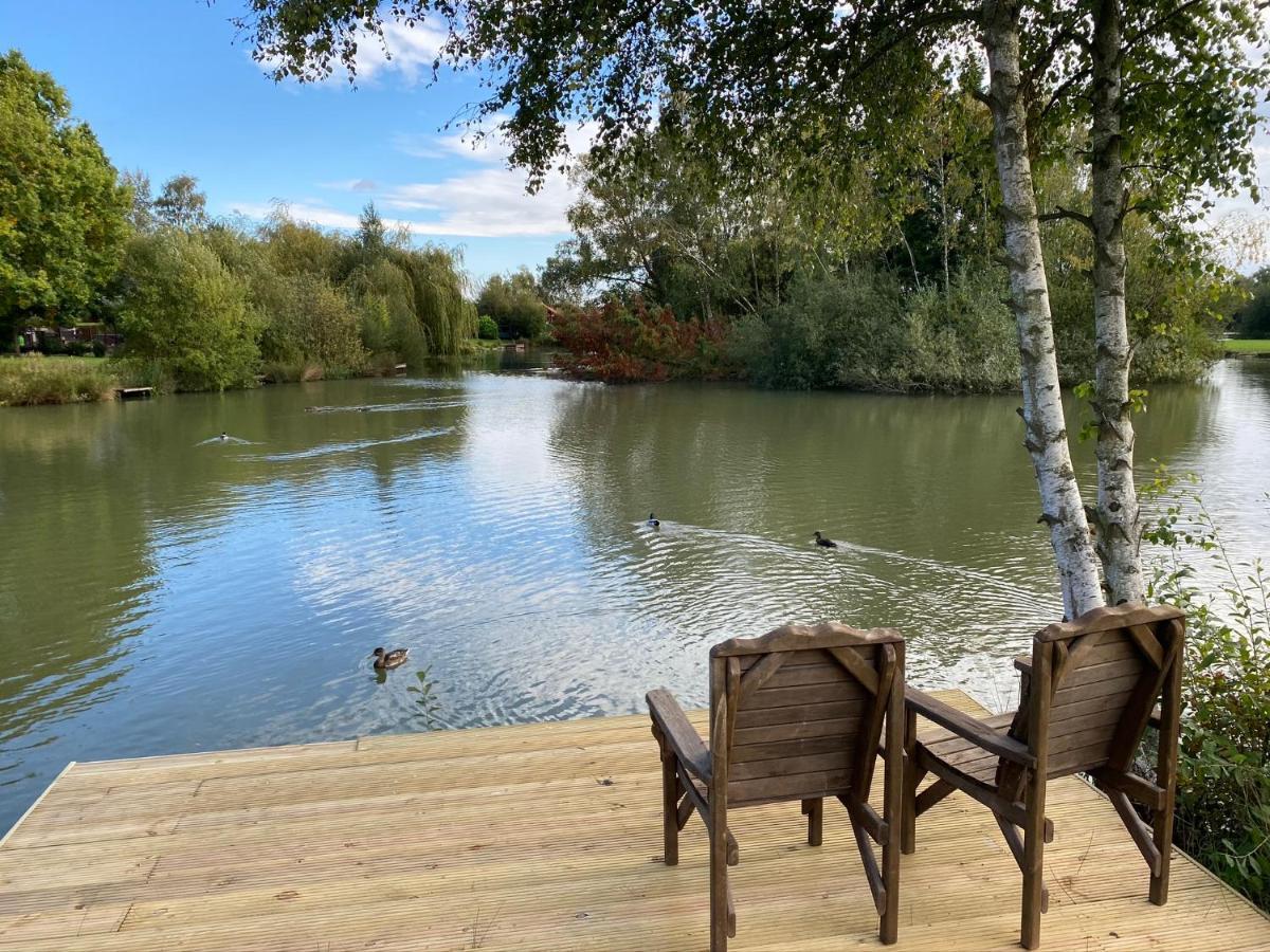 Widgeon Bespoke Cabin Is Lakeside With Private Fishing Peg, Hot Tub Situated At Tattershall Lakes Country Park Exterior foto